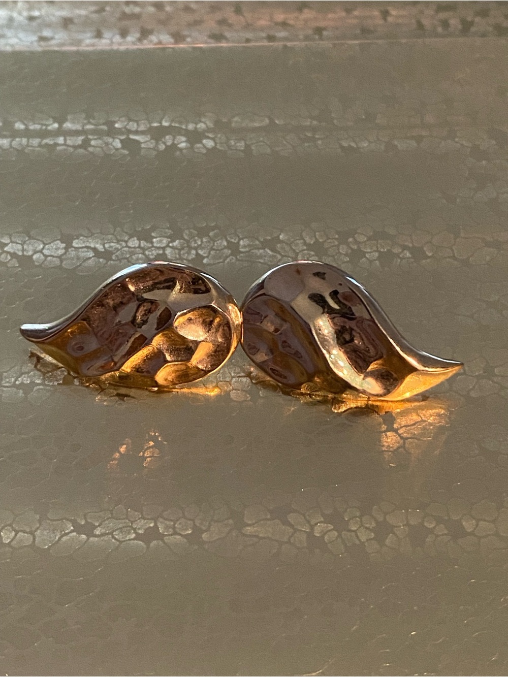 Gold Teardrop/Leaf Textured Earrings - Vintage Y2K 90s 2000s